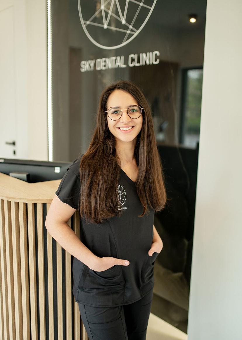 lekarz dentysta Aleksandra Mrowiec - pracownik Sky Dentel Clinic